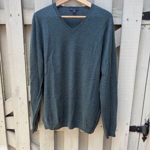 GAP Extra Fine Merino Wool Sweater in Green